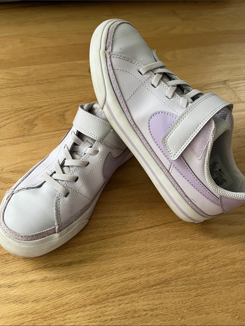 Nike Kids Sneakers in Lilac with Hook-and-Loop Strap
